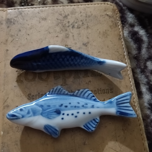 2 Japanese porcelain chopstick holders fish - Picture 3 of 3